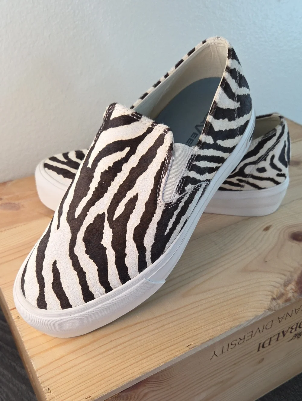 SeaVees Womans EUC Sz9.5 Zebra-Print Slip-On Sneakers in Black & White Platform